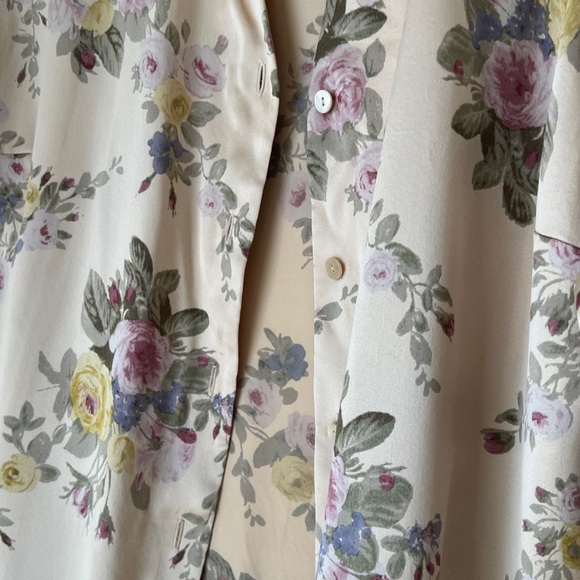 Gorgeous 100% silk tan floral button up shirt - Picture 11 of 11